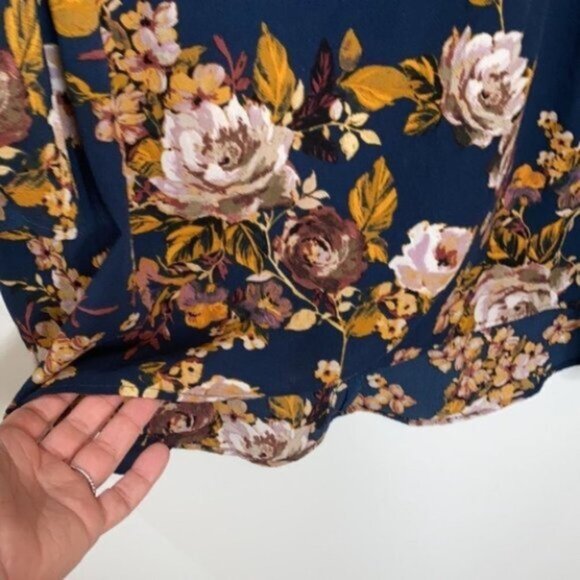 In Every Story... Women Long Sleeve All Over Flower Print Blouse Plus Size 2X - Picture 6 of 12